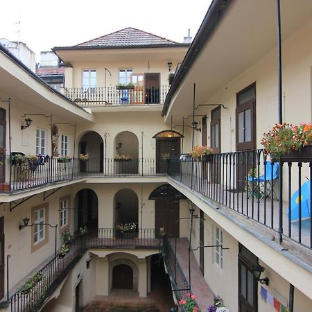 Cool 1 Bedroom Prokopska Apartment In Mala Strana Prague Exterior photo